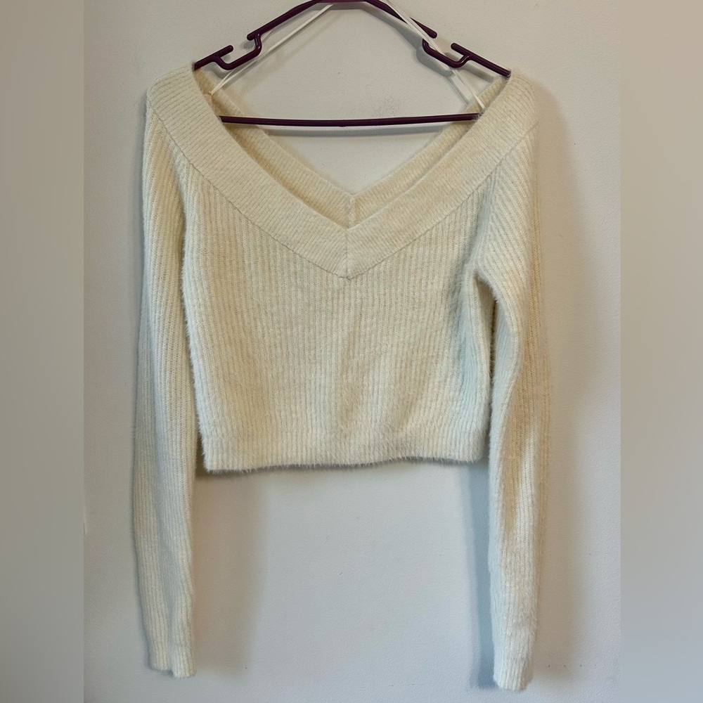 American Eagle Outfitters Cream V-Neck Cropped Sweater Soft Fuzzy Size XL NWT